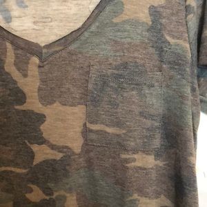 ivoire Tops - Camo T-Shirt ivoire Tops - Camo T-Shirt